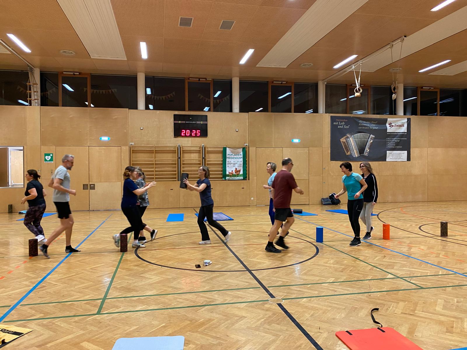 Training in der Mehrzweckhalle Weinitzen